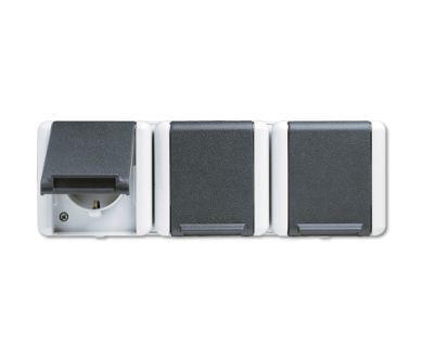 Розетка Schuko трехместная Jung 8230W