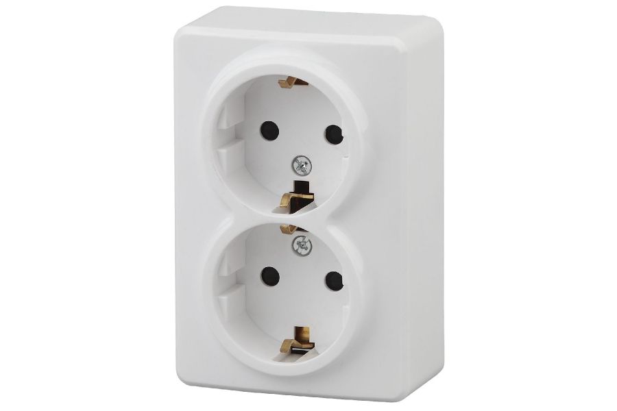 Розетка 2P+E Schuko со шторками Эра 11-2206-01 Б0020694