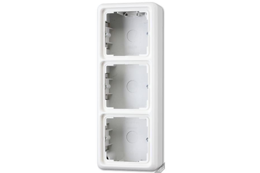 Коробка трехместная Jung CD583AW