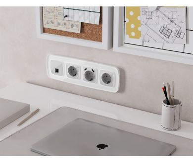 Комплект механизма компьютерной розетки Ambrella Volt RJ-45 (8P8C) CAT6A экранированной с автоматической защитной шторкой OMEGA MO412005 Серебро глянец QUANT (OP4120, VM185)